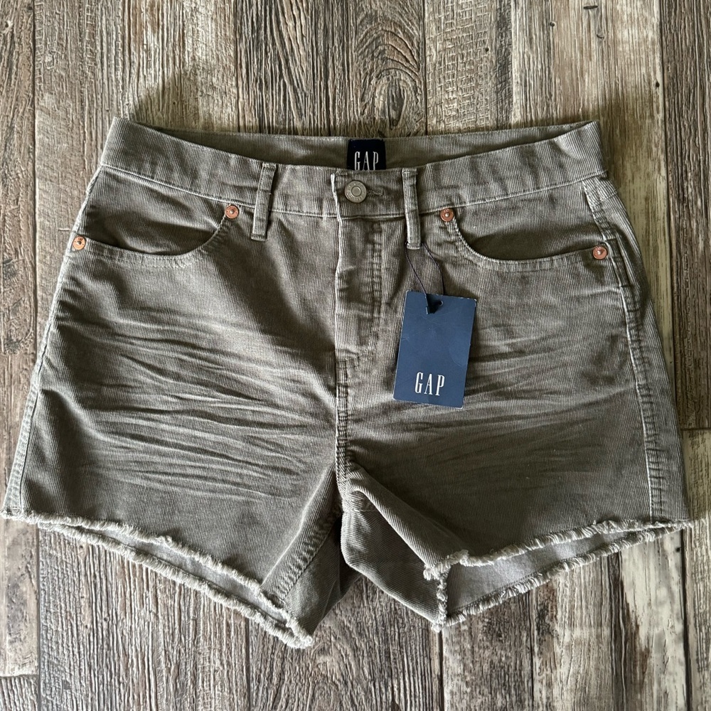 🌟GAP 🌟GARMENT 🌟WOMEN SHORTS, SIZE 6